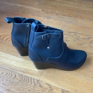 Brand New! No 6 black on black wedge clogs